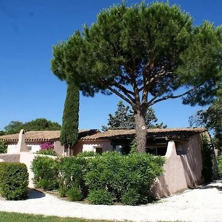 Marina Di Santa Giulia Szálloda 3*