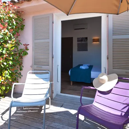 Marina Di Santa Giulia Szálloda