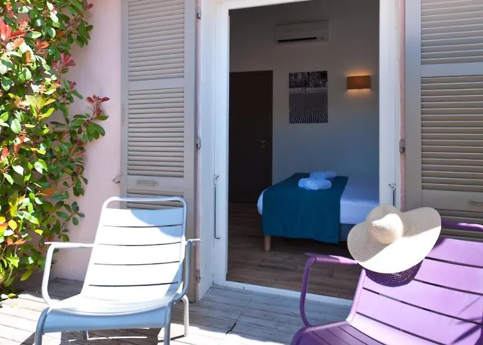 Marina Di Santa Giulia Otel